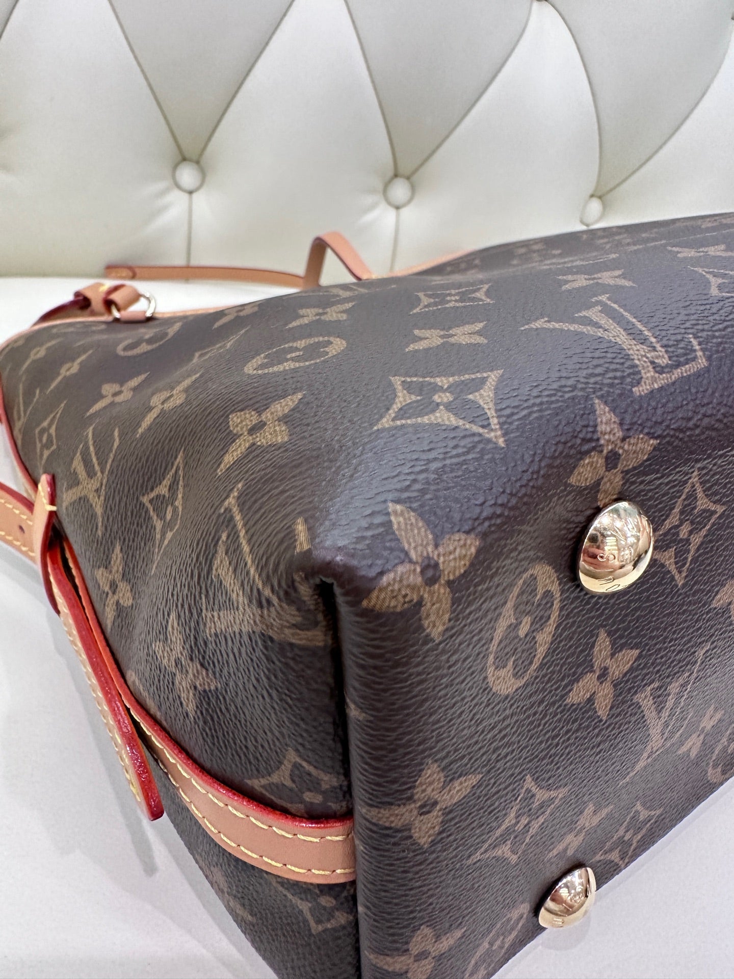 Louis Vuitton Carryall 29 x 24 x 12 M46203