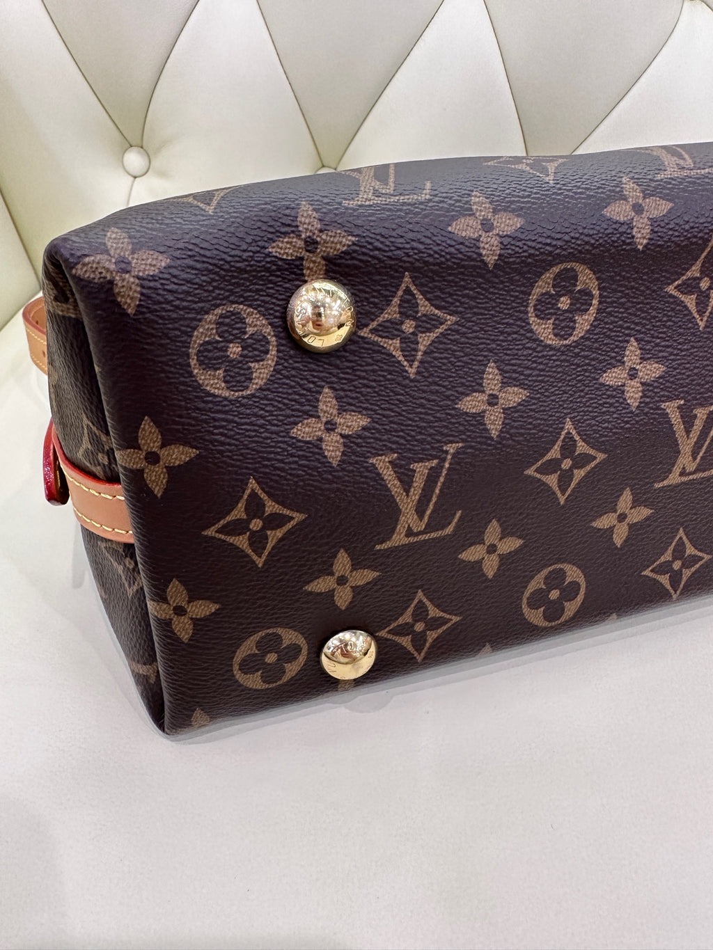 Louis Vuitton Carryall 29 x 24 x 12 M46203
