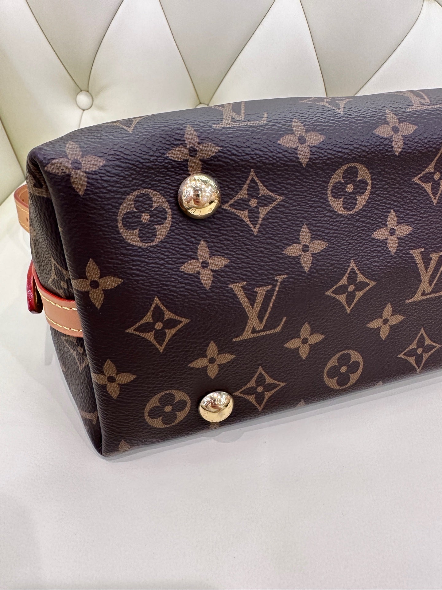 Louis Vuitton Carryall 29 x 24 x 12 M46203