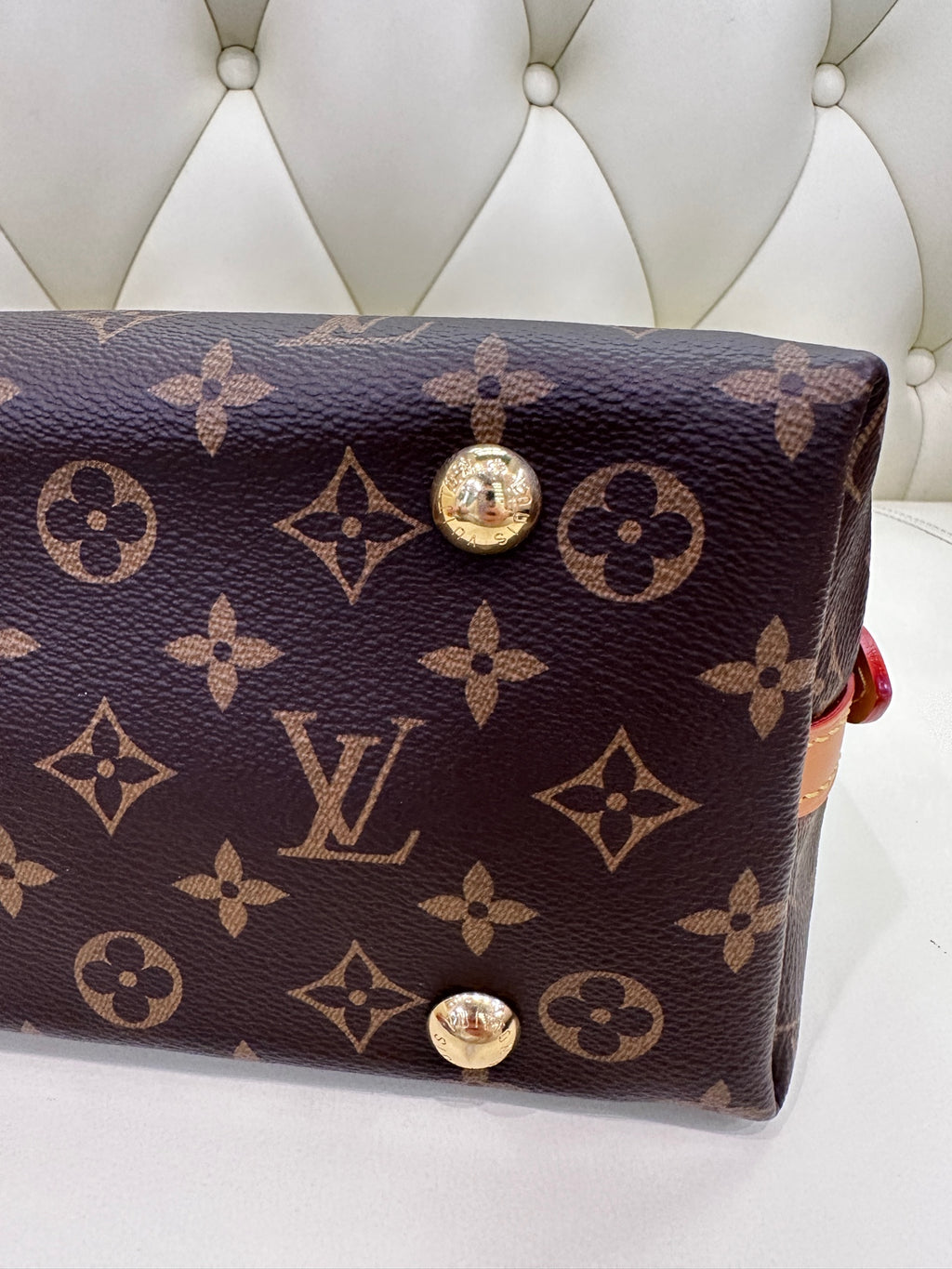 Louis Vuitton Carryall 29 x 24 x 12 M46203