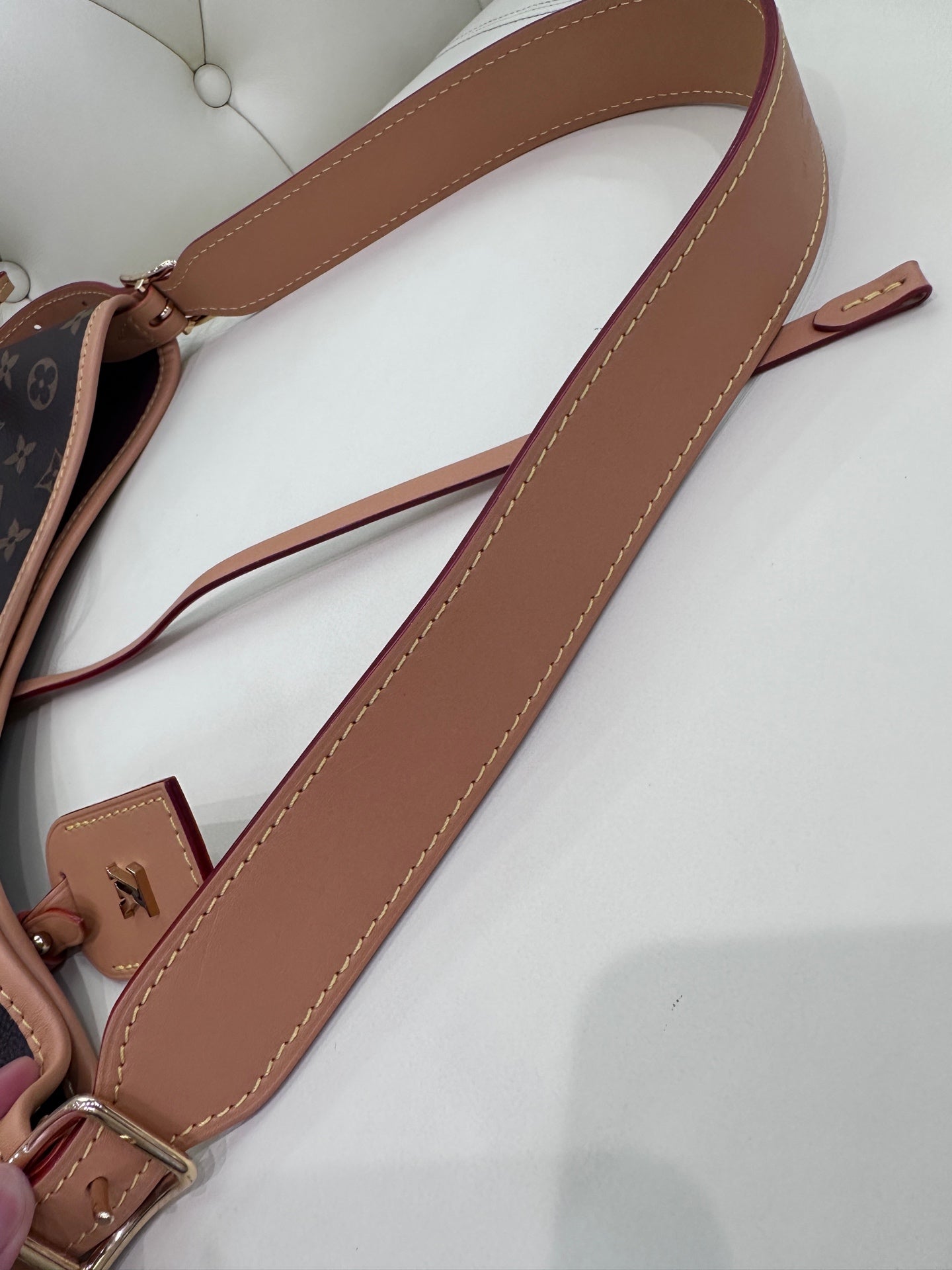 Louis Vuitton Carryall 29 x 24 x 12 M46203