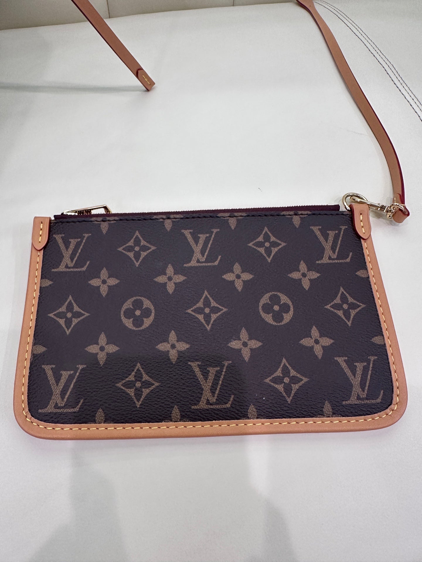 Louis Vuitton Carryall 29 x 24 x 12 M46203