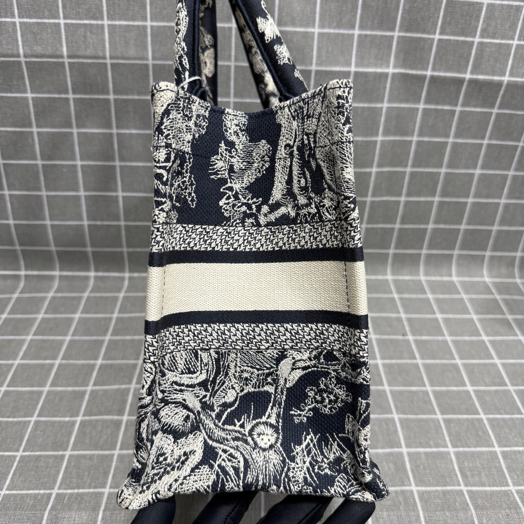 Dior Book Tote Blue M1265ZRGO_M35I