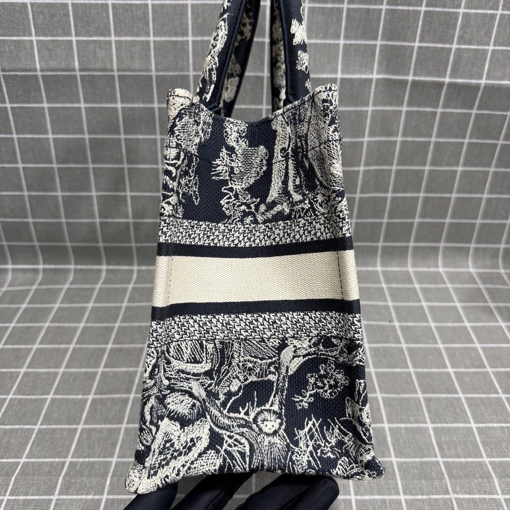 Dior Book Tote Blue M1265ZRGO_M35I