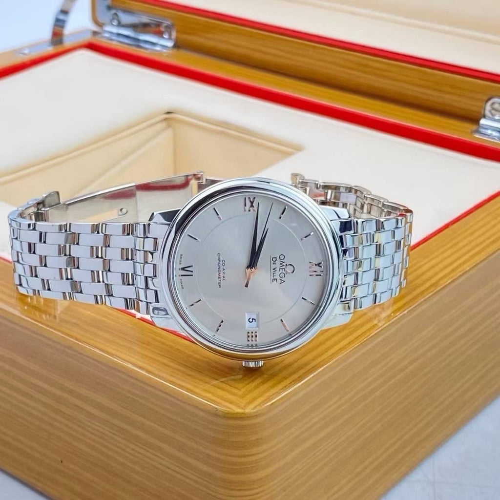 Omega Flying Disc Series Silver Automatic (self-winding) watch 36.8 424.10.37.20.02.001