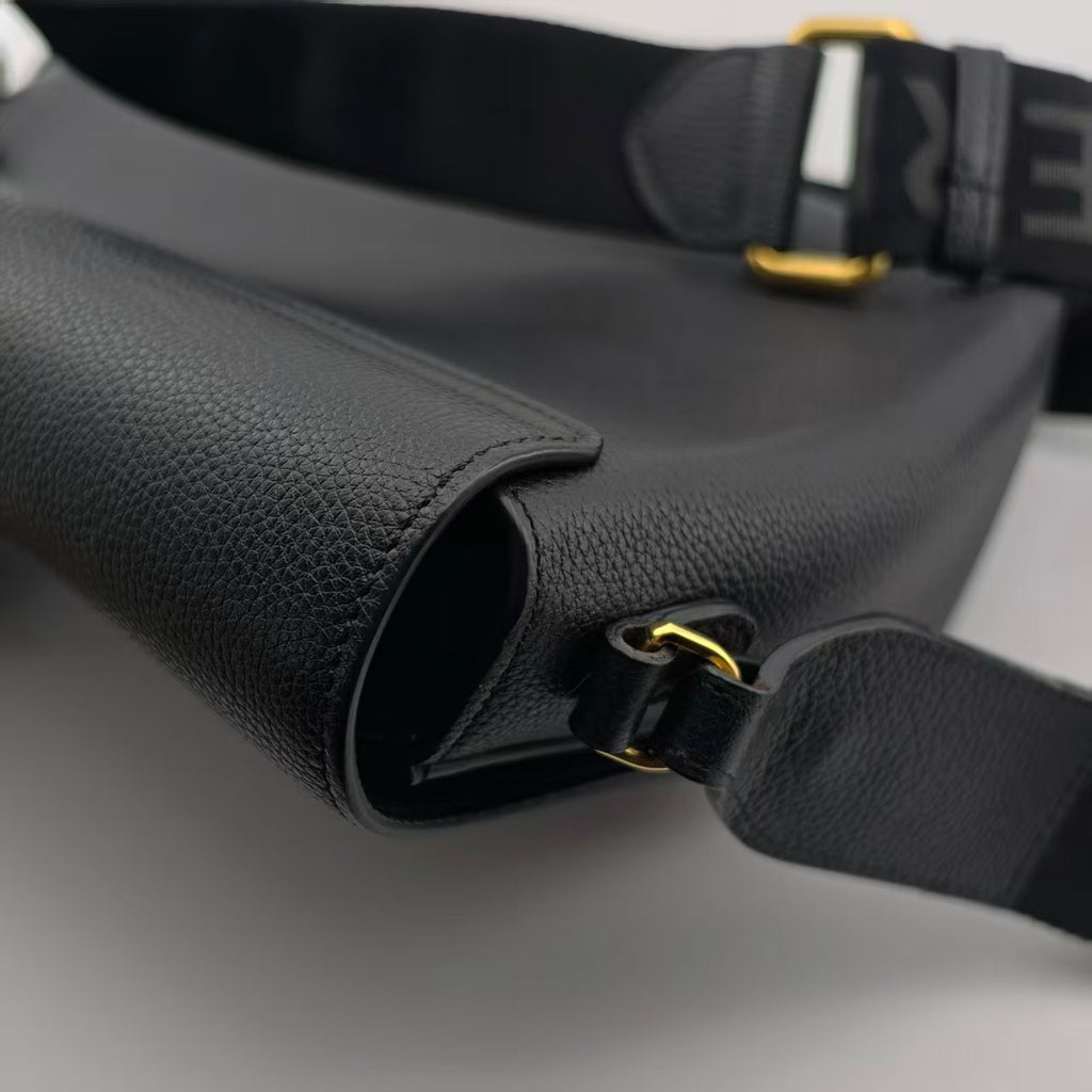 Burberry Note Pack Messenger Bag 80211101