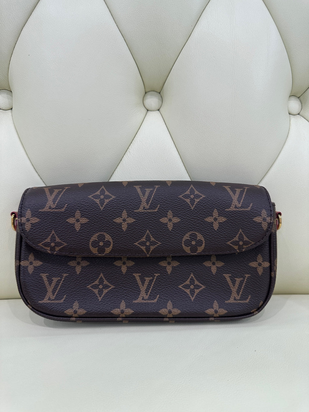 Louis Vuitton Wallet On Chain Ivy 23.5 x 12 x 4.3 M81911