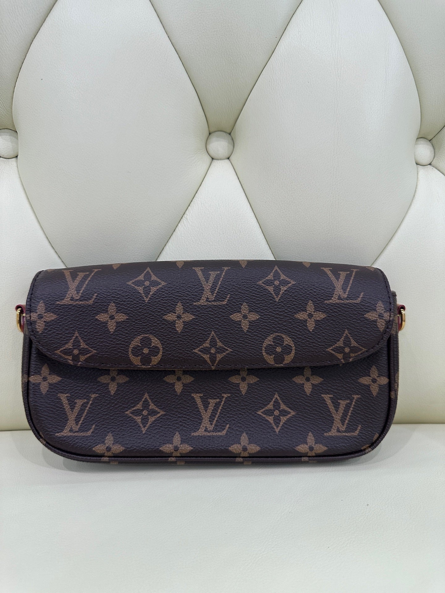 Louis Vuitton Wallet On Chain Ivy 23.5 x 12 x 4.3 M81911