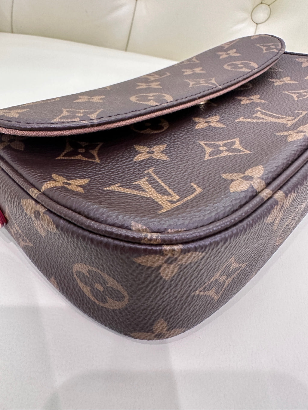 Louis Vuitton Wallet On Chain Ivy 23.5 x 12 x 4.3 M81911