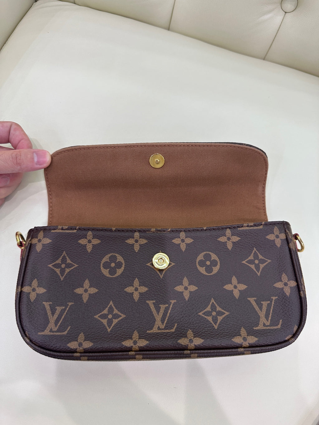 Louis Vuitton Wallet On Chain Ivy 23.5 x 12 x 4.3 M81911