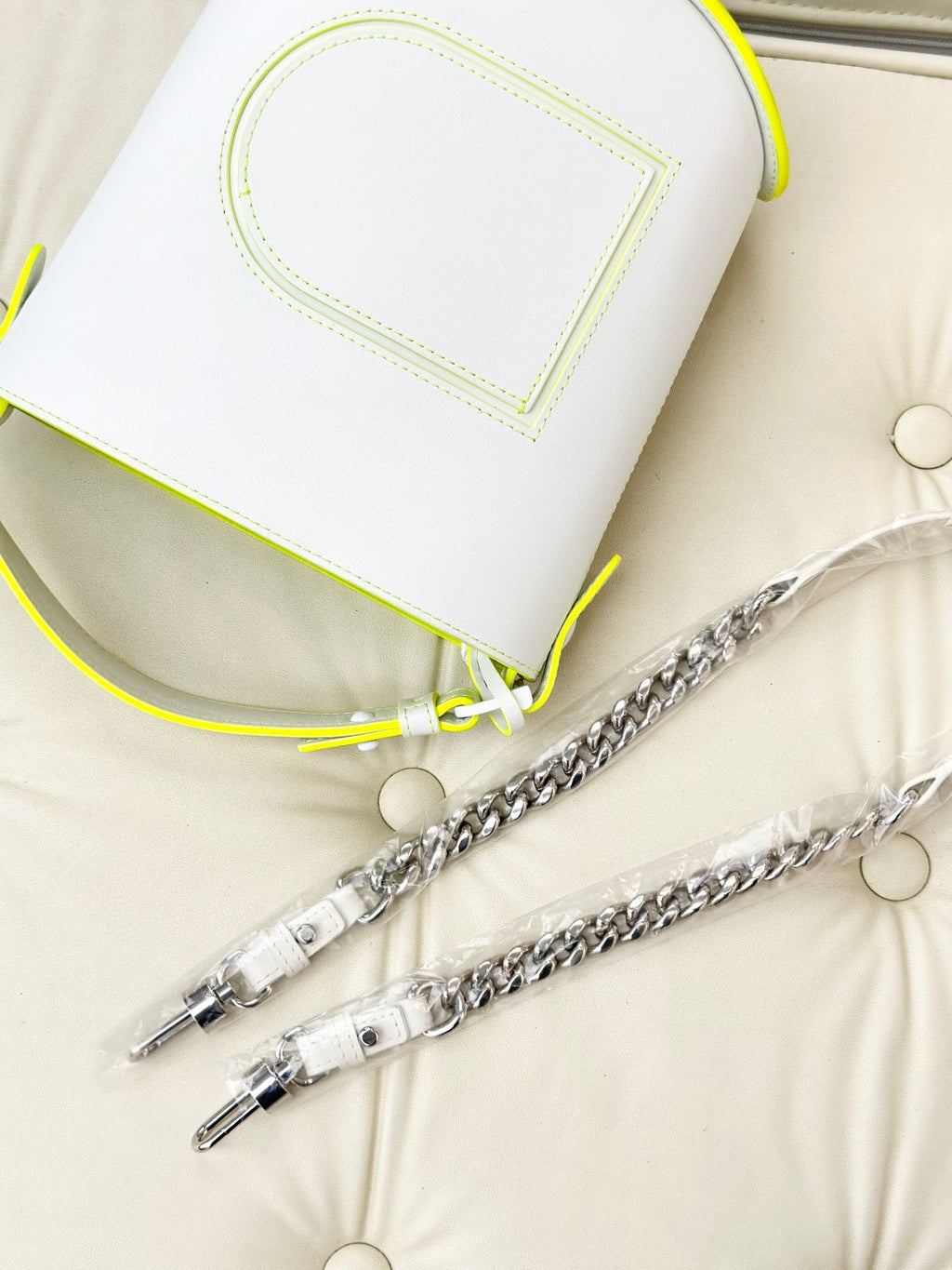 Delvaux White Crossbody AA0494ATT0AQZPA