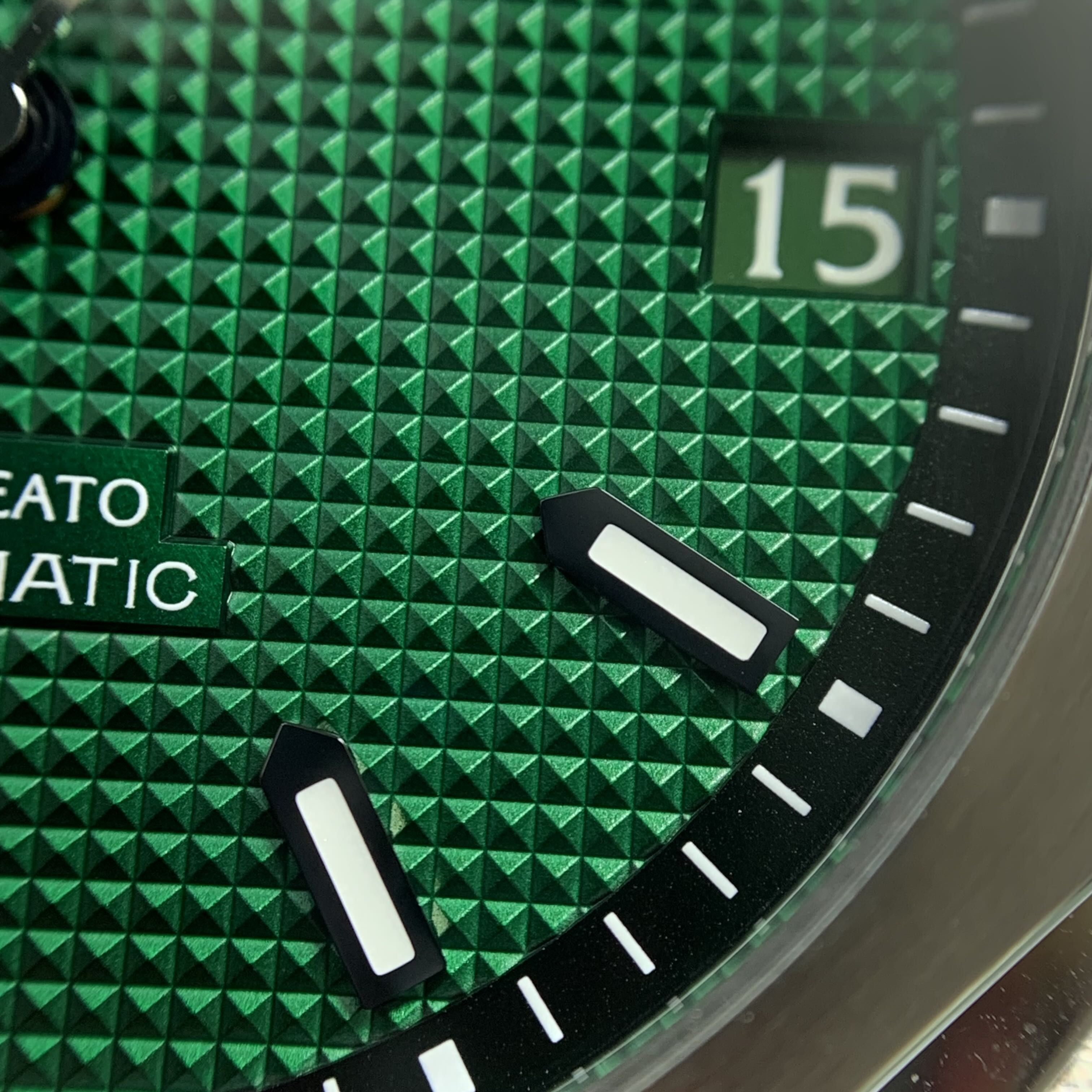 Girard-Perregaux Laureato 42 mm 81010-11-3153-1CM