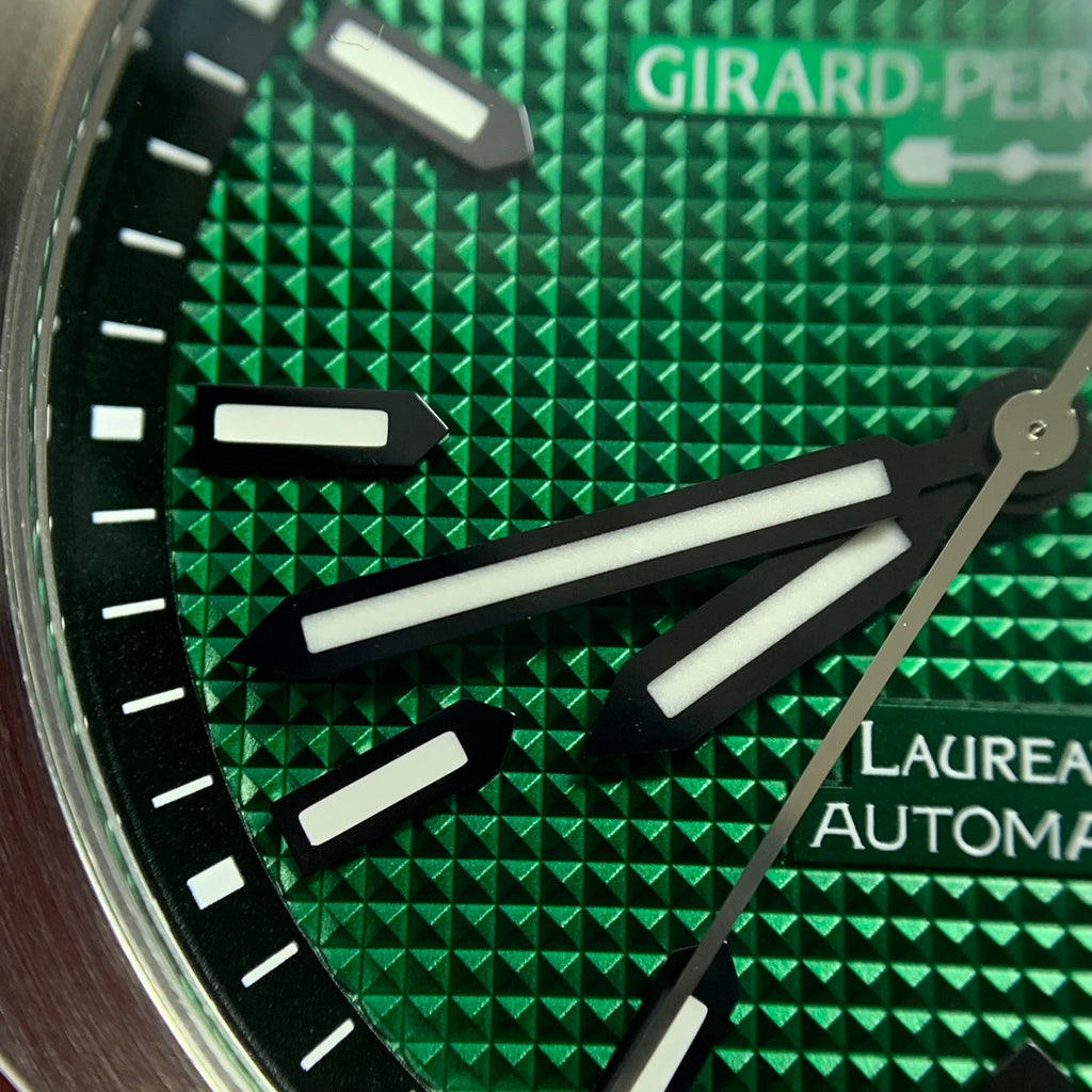 Girard-Perregaux Laureato 42 mm 81010-11-3153-1CM