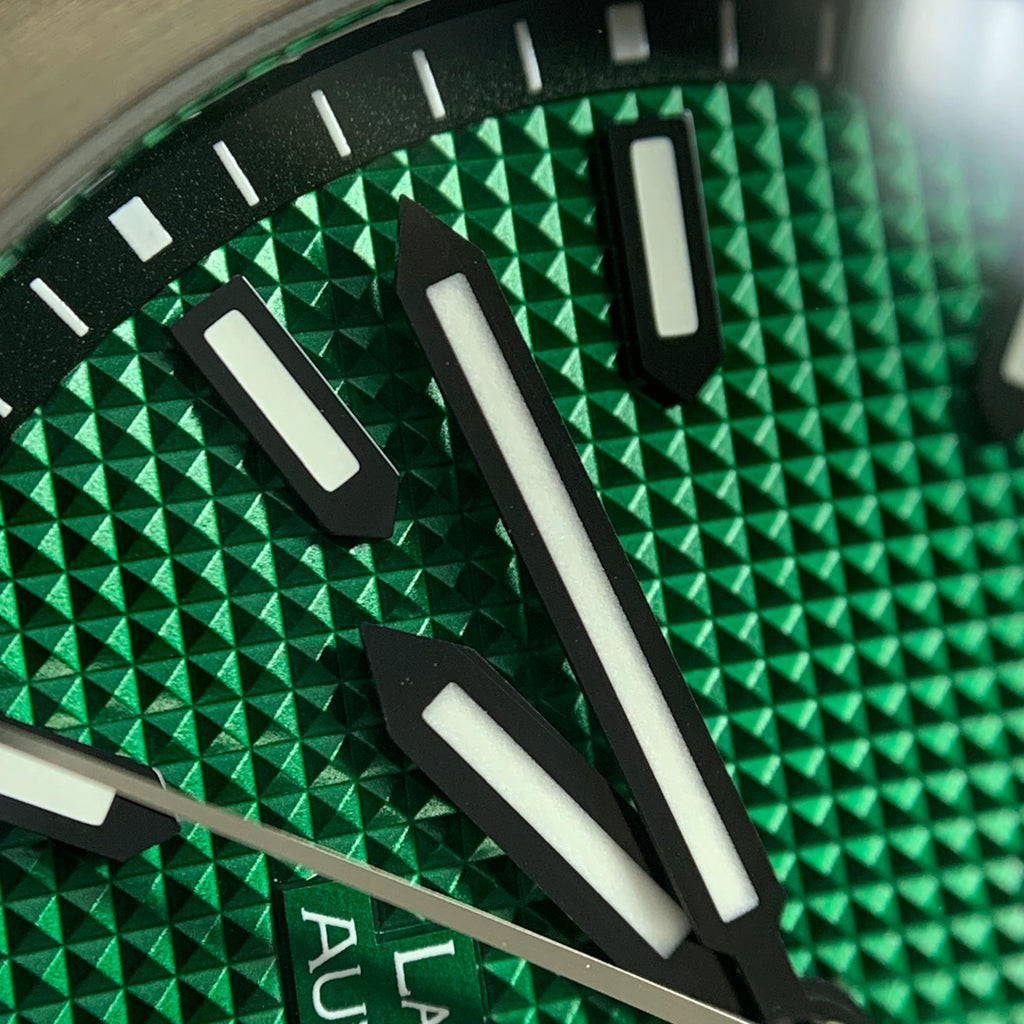 Girard-Perregaux Laureato 42 mm 81010-11-3153-1CM