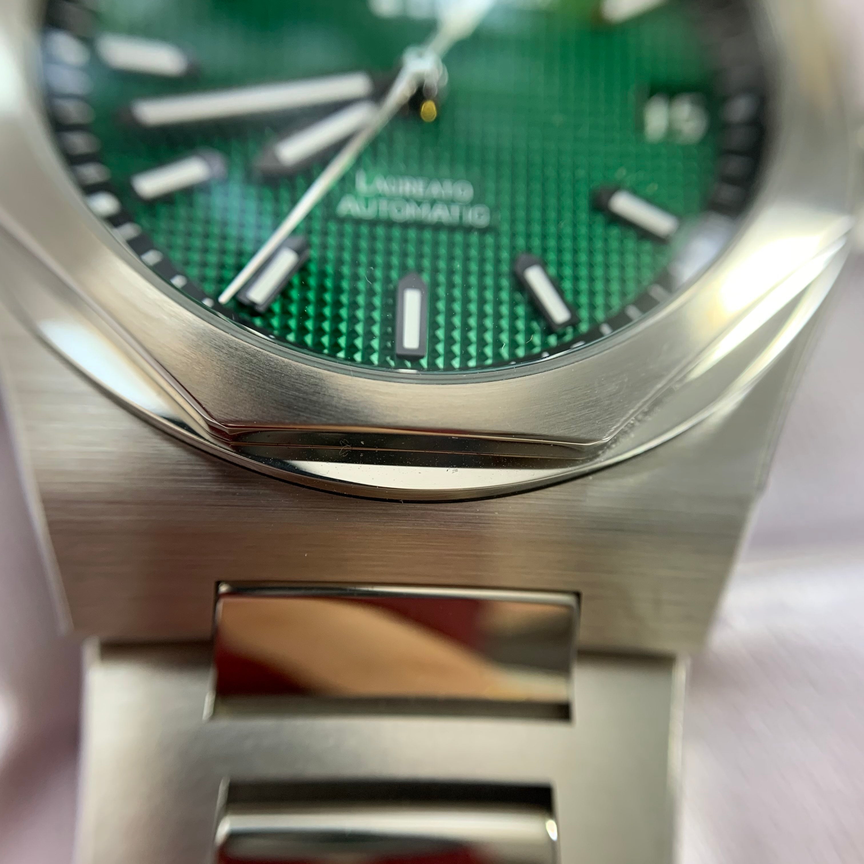 Girard-Perregaux Laureato 42 mm 81010-11-3153-1CM