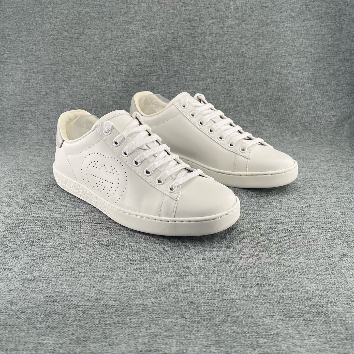 Gucci White Skate shoes