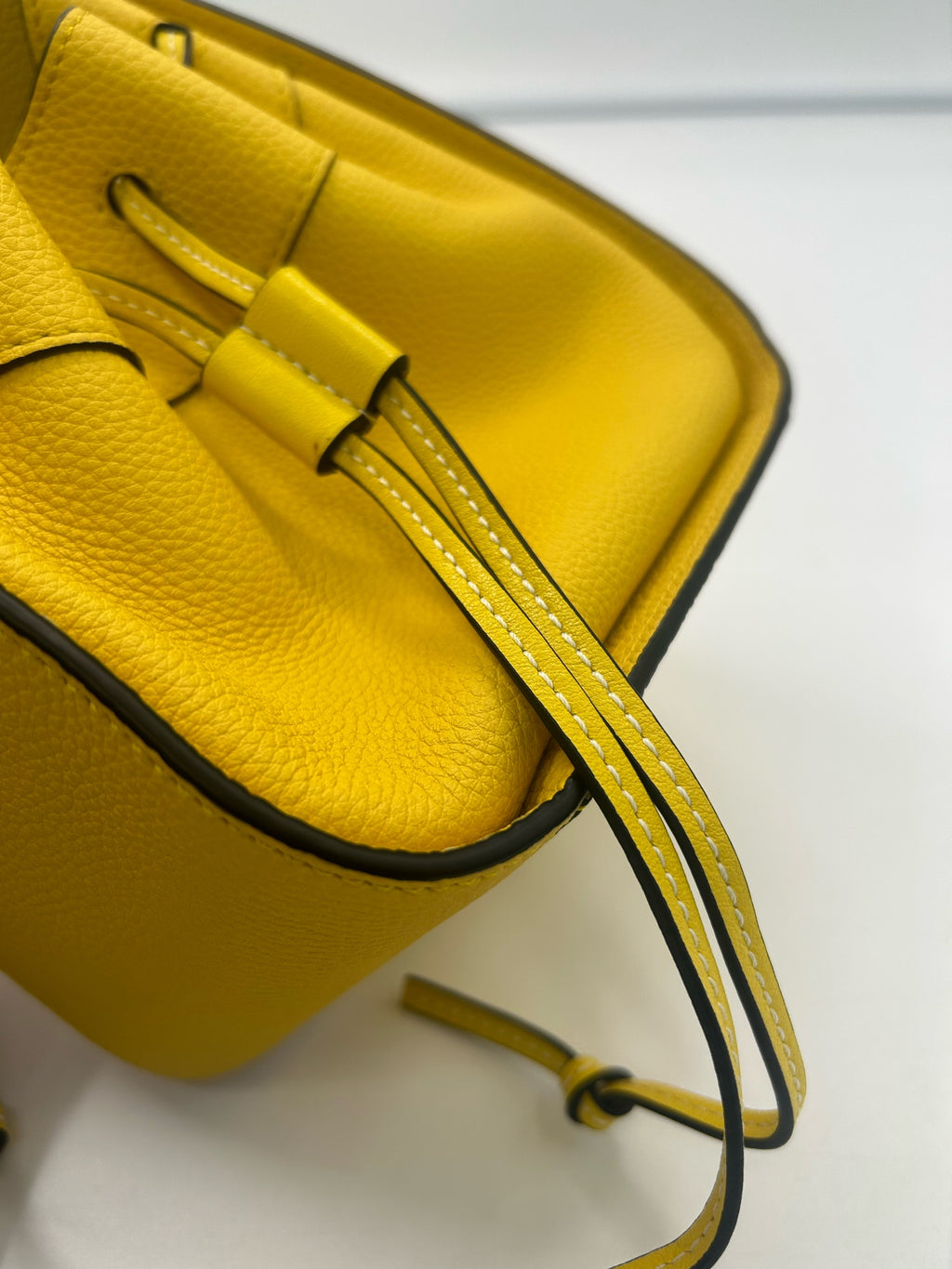 Loewe Yellow