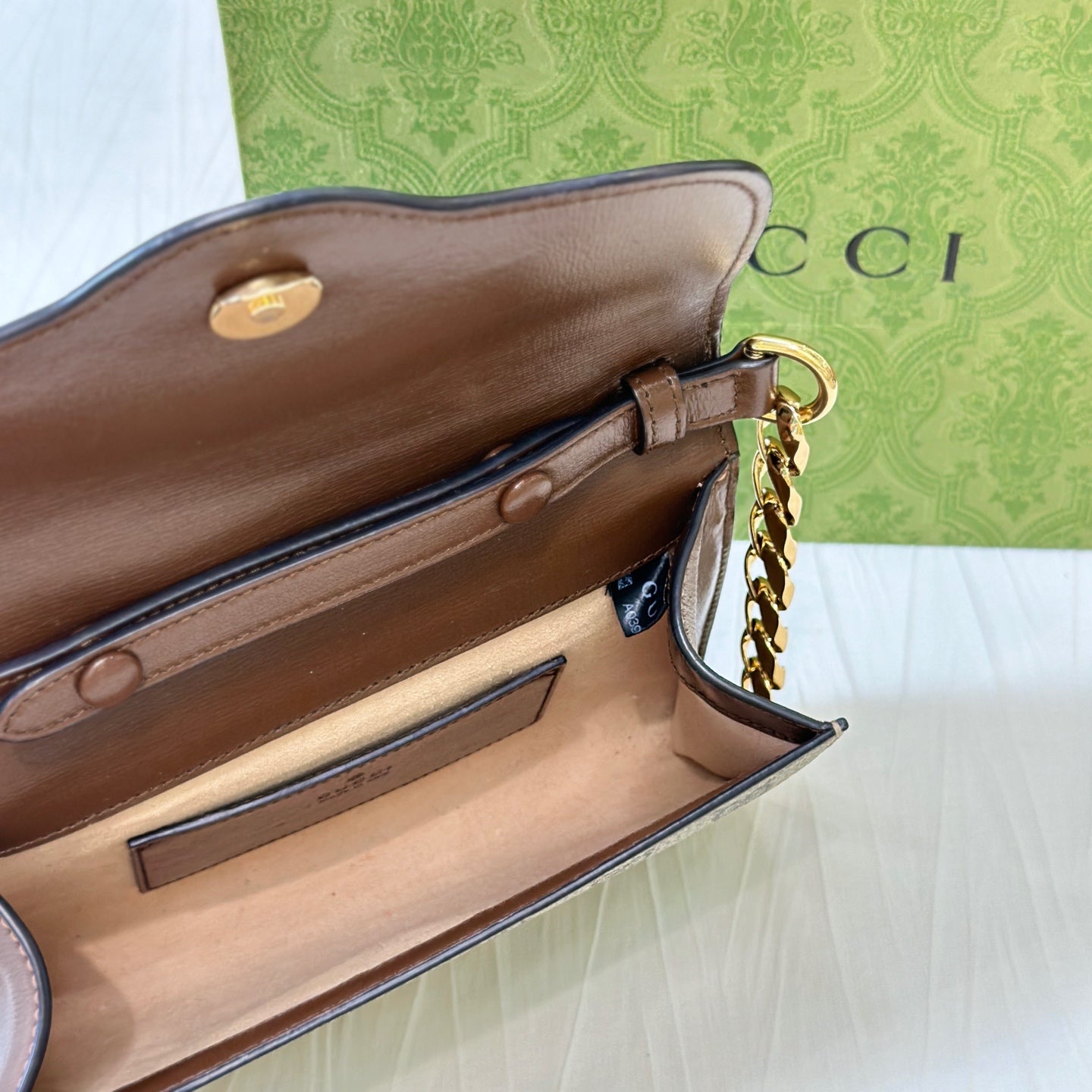 Gucci 724713HUHHX8565
