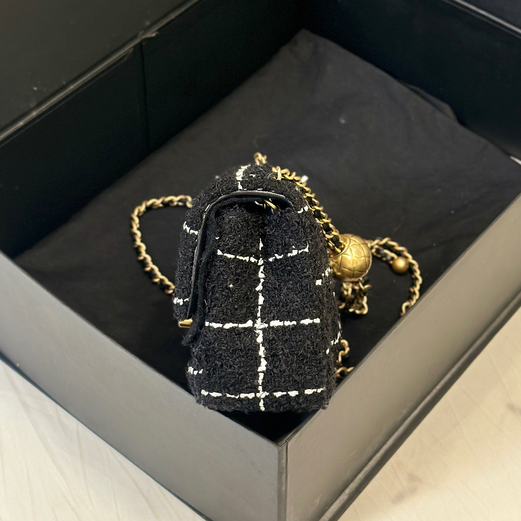 Chanel Mouth cover bag 20×7×13 AS1787-B14718-M9999