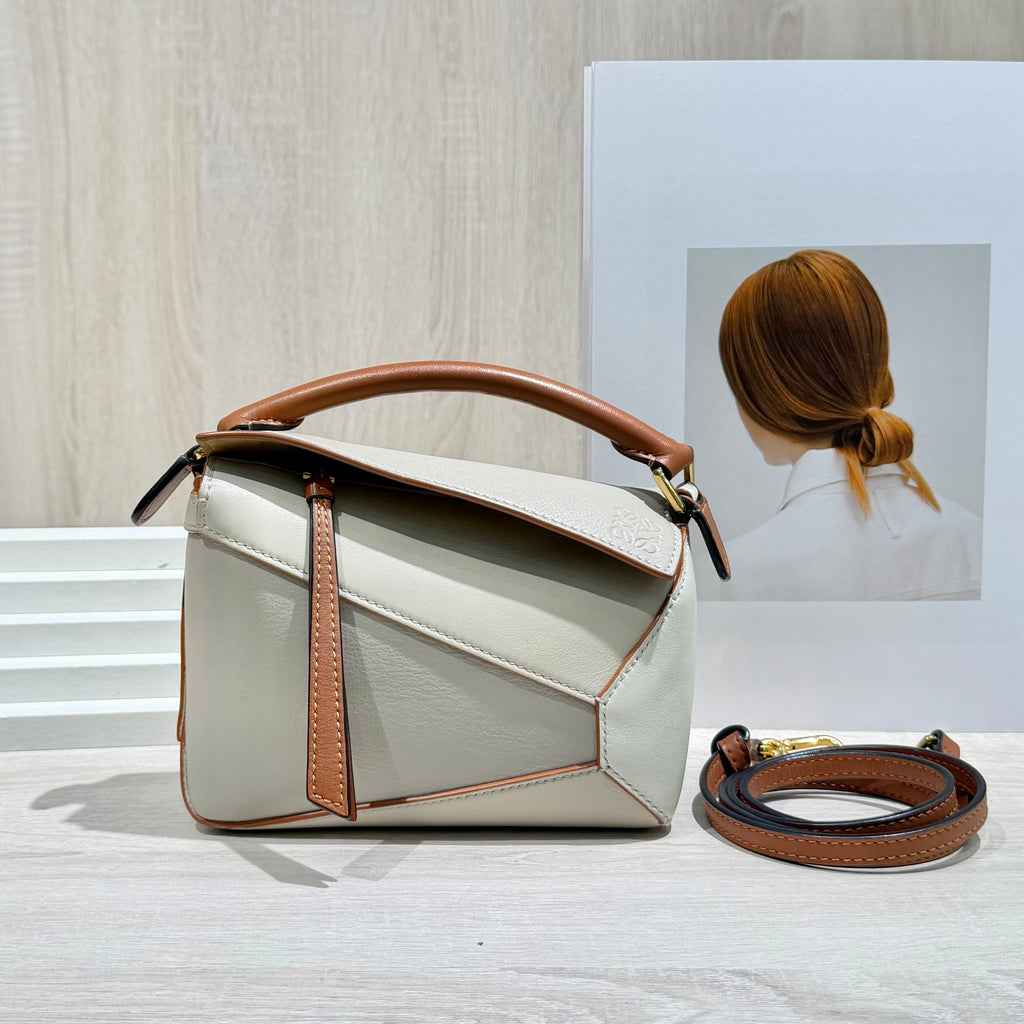 Loewe Handbag Leather Backpack 18 × 8 × 12.5 cm (can hold an iPhone 13 Pro Max) A510U95X34-5744