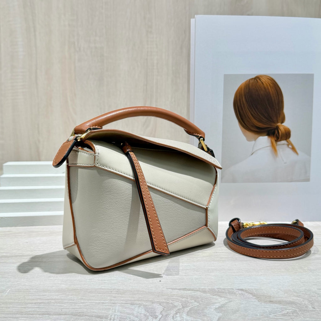 Loewe Handbag Leather Backpack 18 × 8 × 12.5 cm (can hold an iPhone 13 Pro Max) A510U95X34-5744