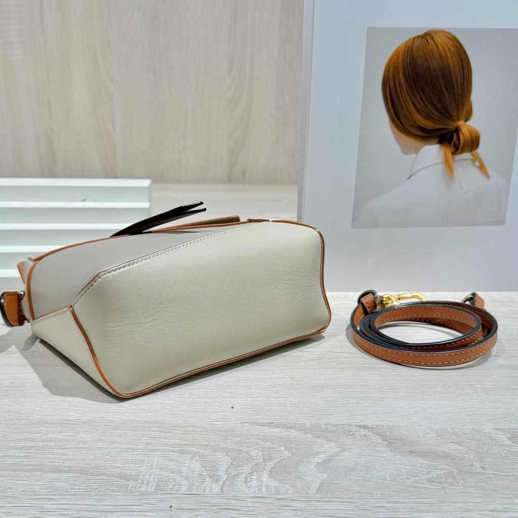 Loewe Handbag Leather Backpack 18 × 8 × 12.5 cm (can hold an iPhone 13 Pro Max) A510U95X34-5744