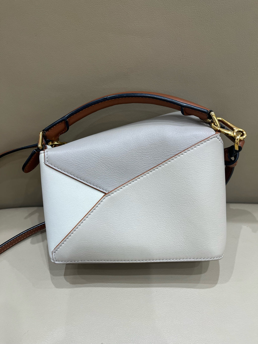 Loewe Handbag Leather Backpack 18 × 8 × 12.5 cm (can hold an iPhone 13 Pro Max) A510U95X34-5744