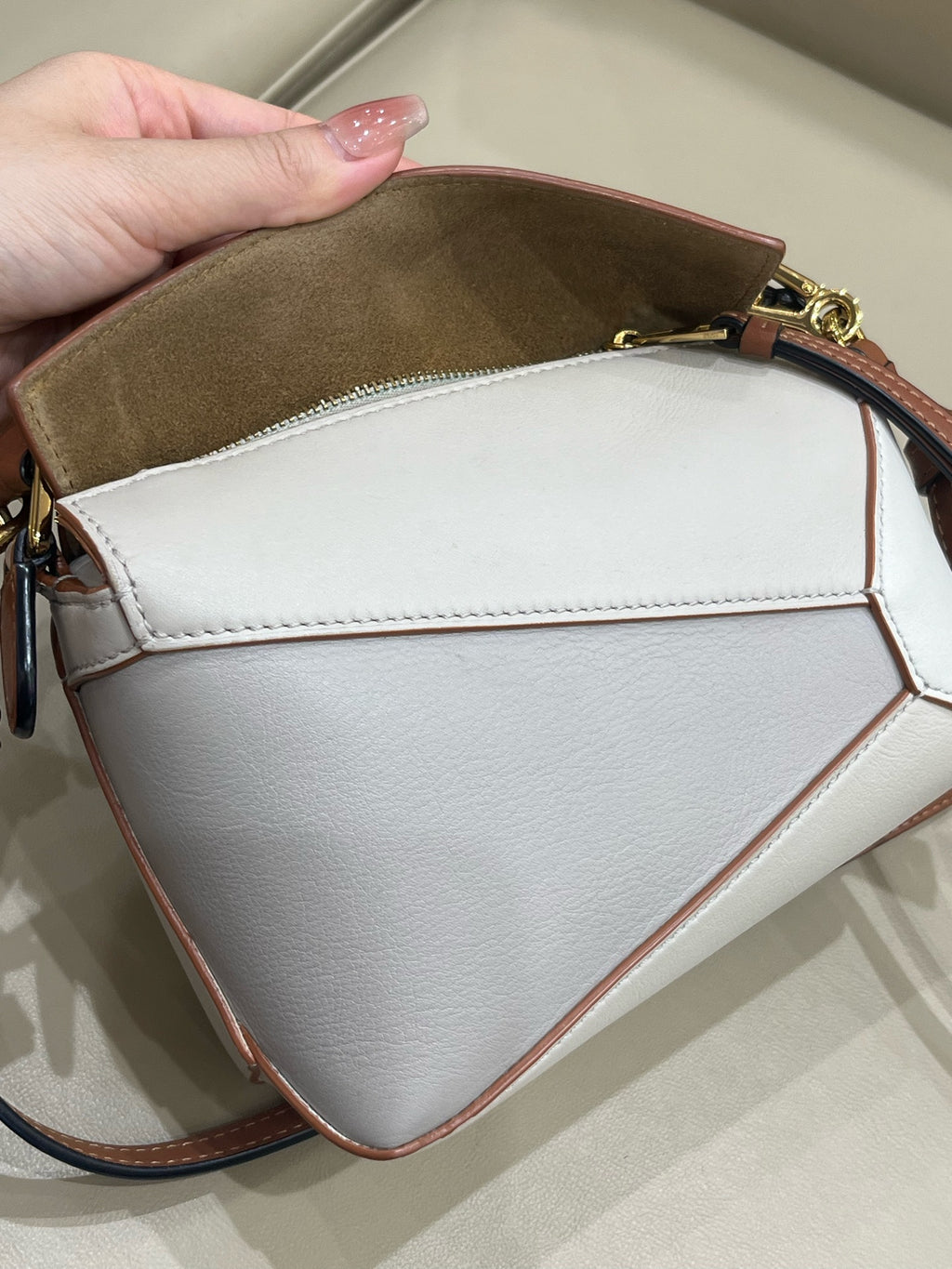 Loewe Handbag Leather Backpack 18 × 8 × 12.5 cm (can hold an iPhone 13 Pro Max) A510U95X34-5744