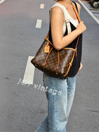 Louis Vuitton Carryall 29 x 24 x 12 M46203