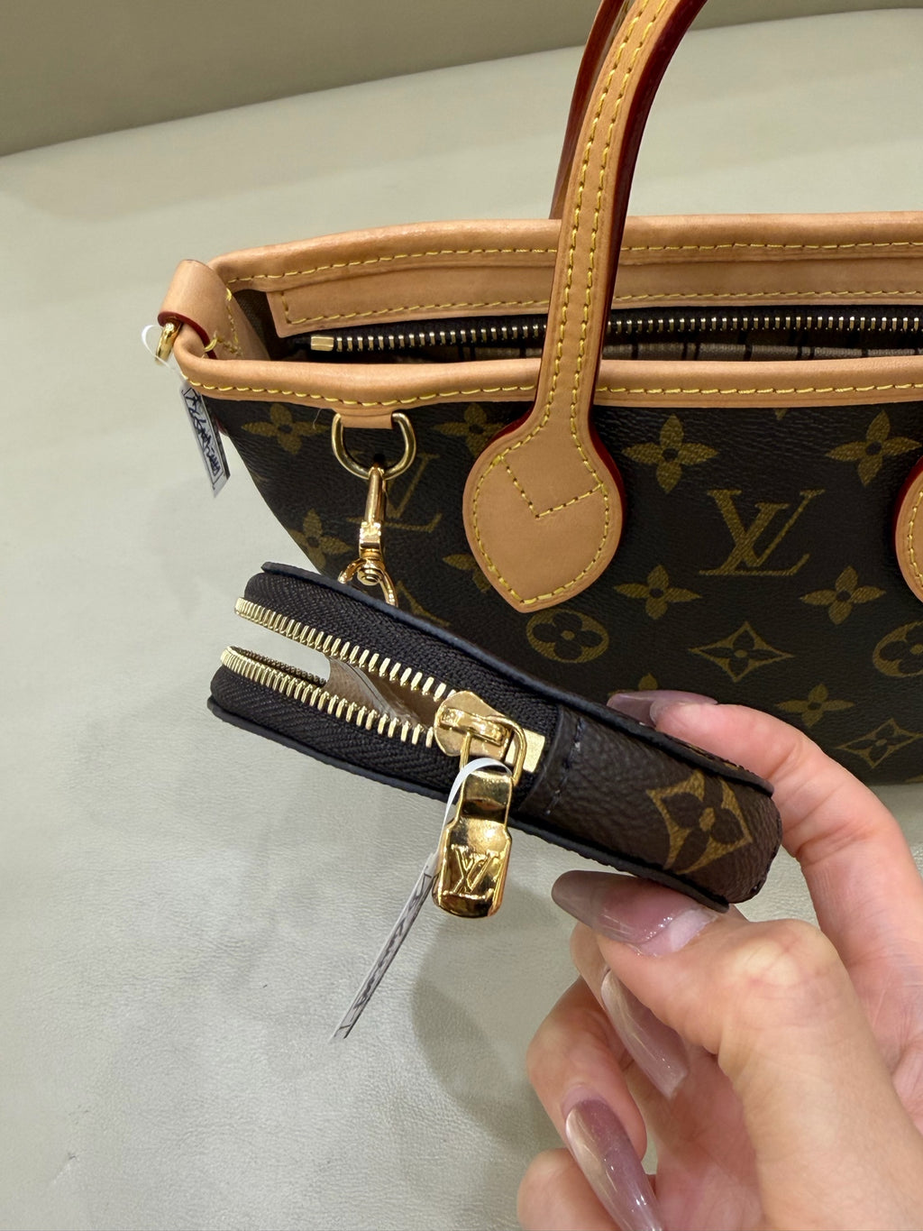Louis Vuitton Neverfull Bb Crossbody 24 x 14 x 9 M46705