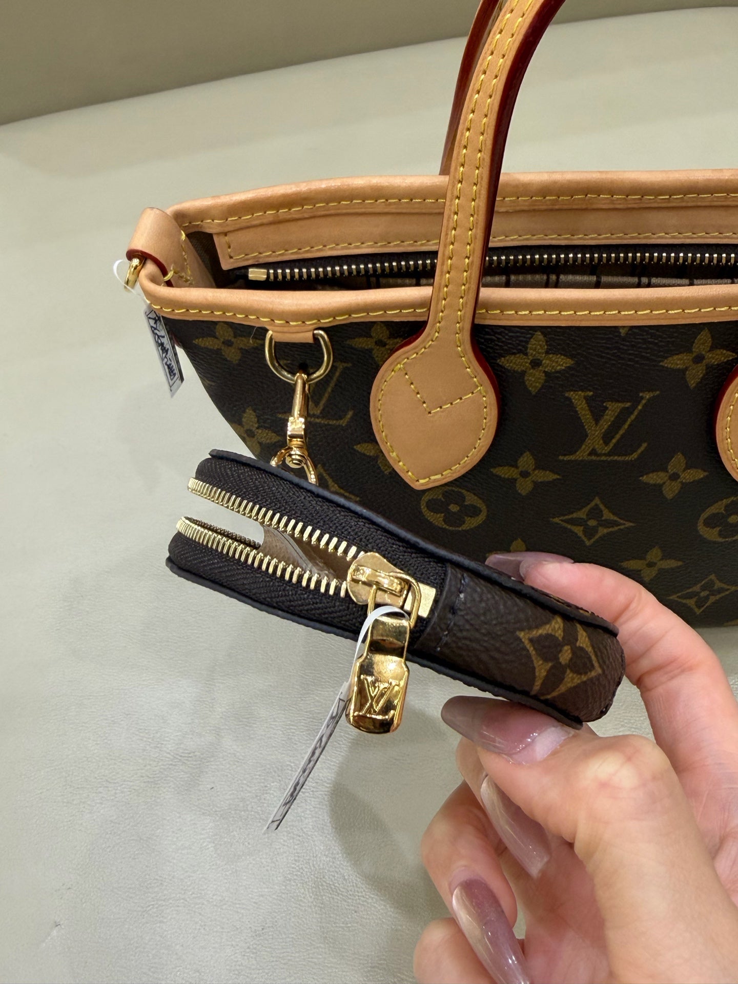 Louis Vuitton Neverfull Bb Crossbody 24 x 14 x 9 M46705