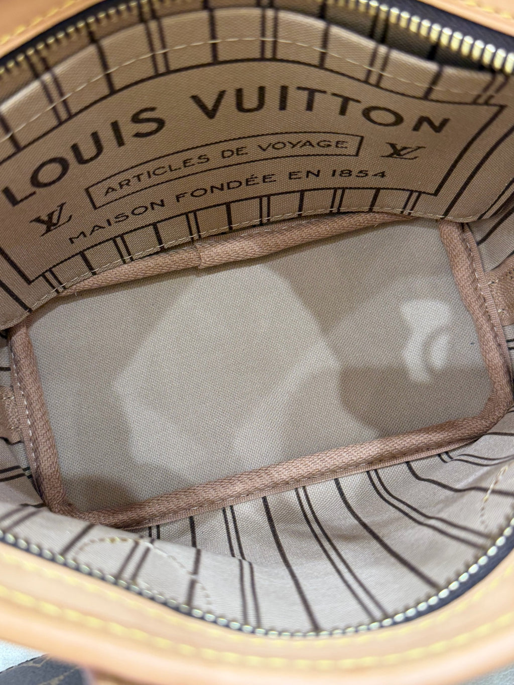 Louis Vuitton Neverfull Bb Crossbody 24 x 14 x 9 M46705