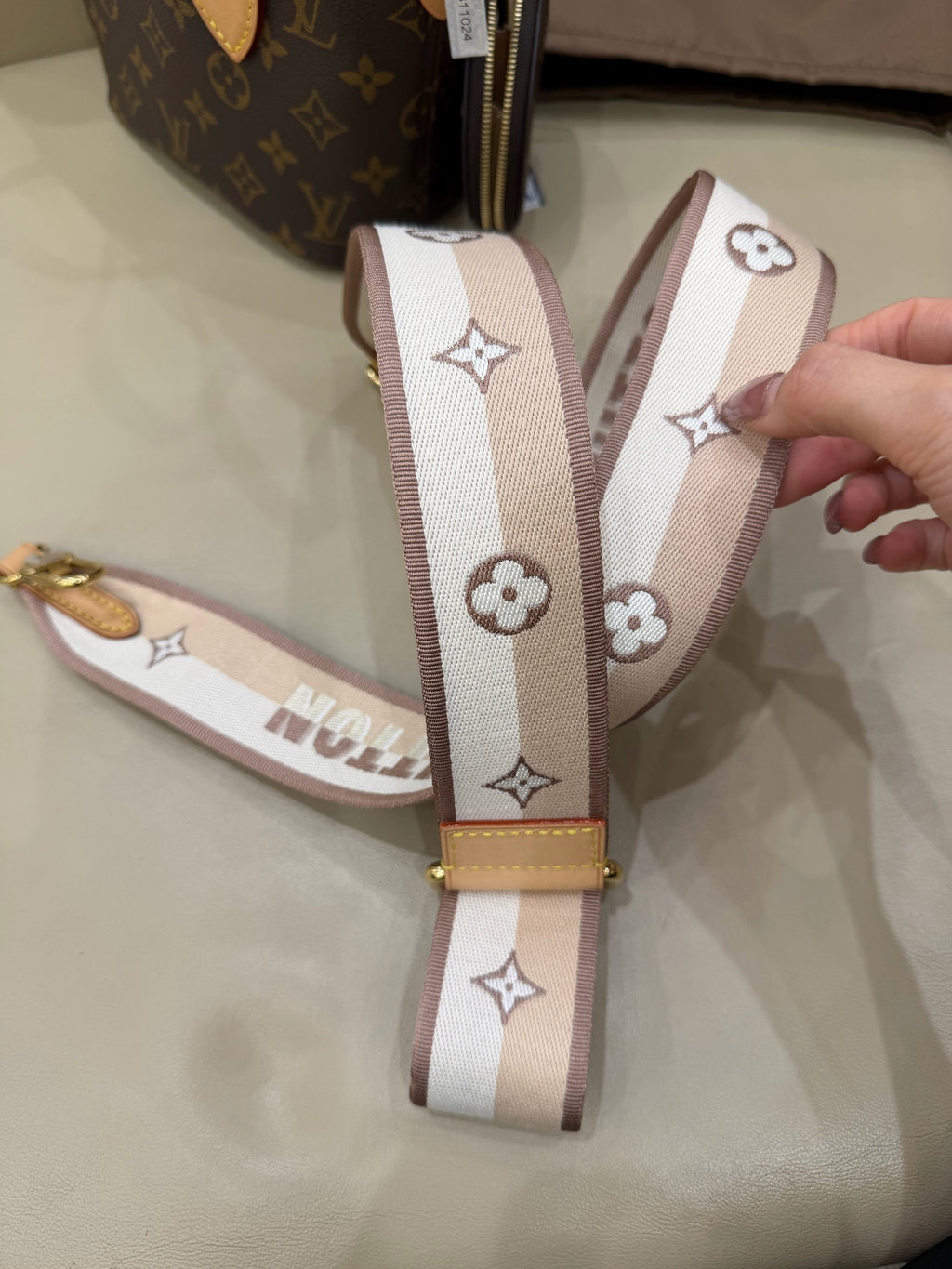 Louis Vuitton Neverfull Bb Crossbody 24 x 14 x 9 M46705