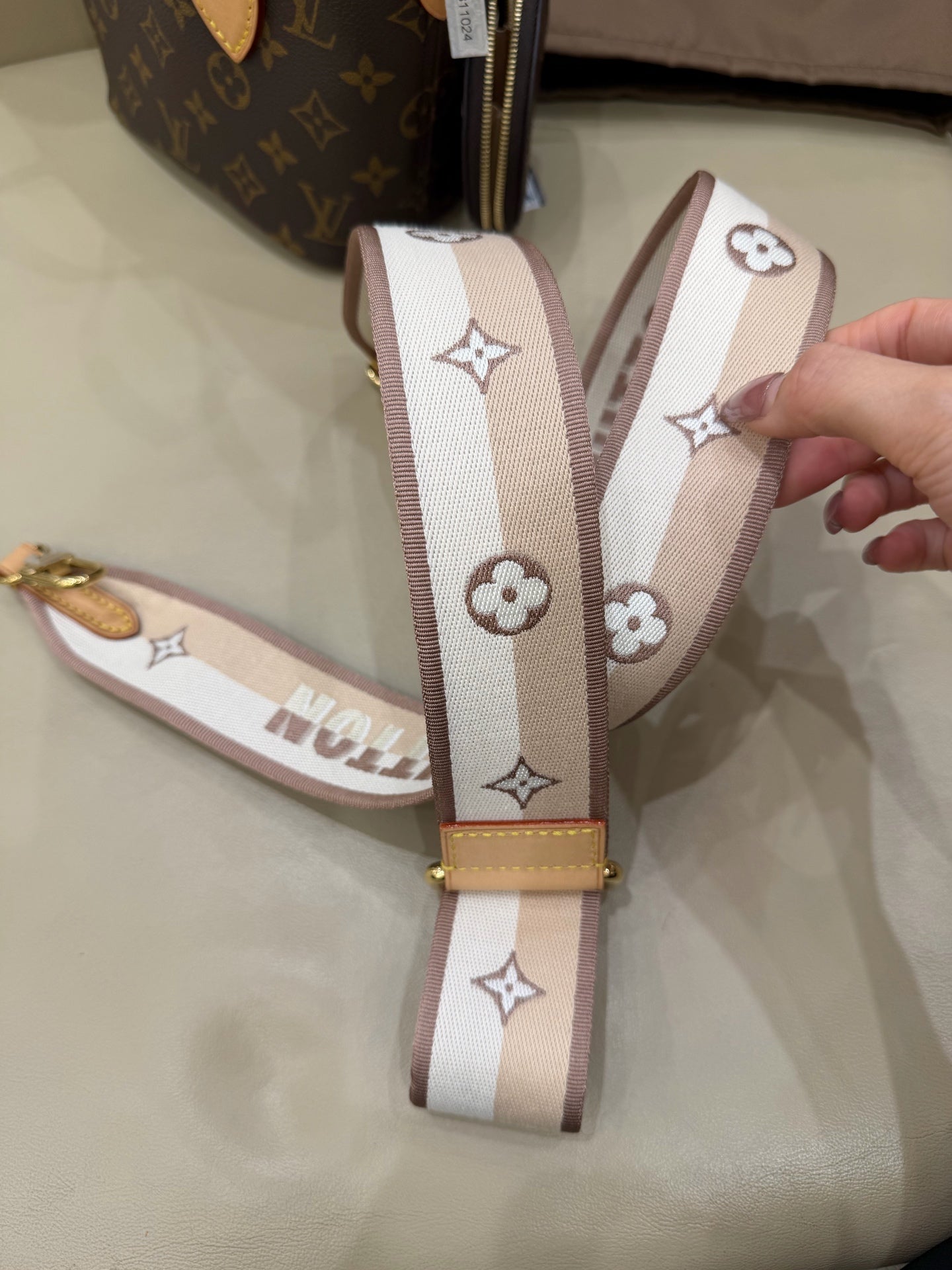 Louis Vuitton Neverfull Bb Crossbody 24 x 14 x 9 M46705