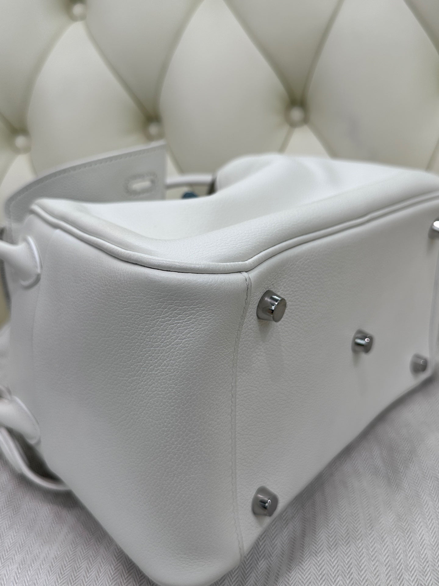 Hermes White