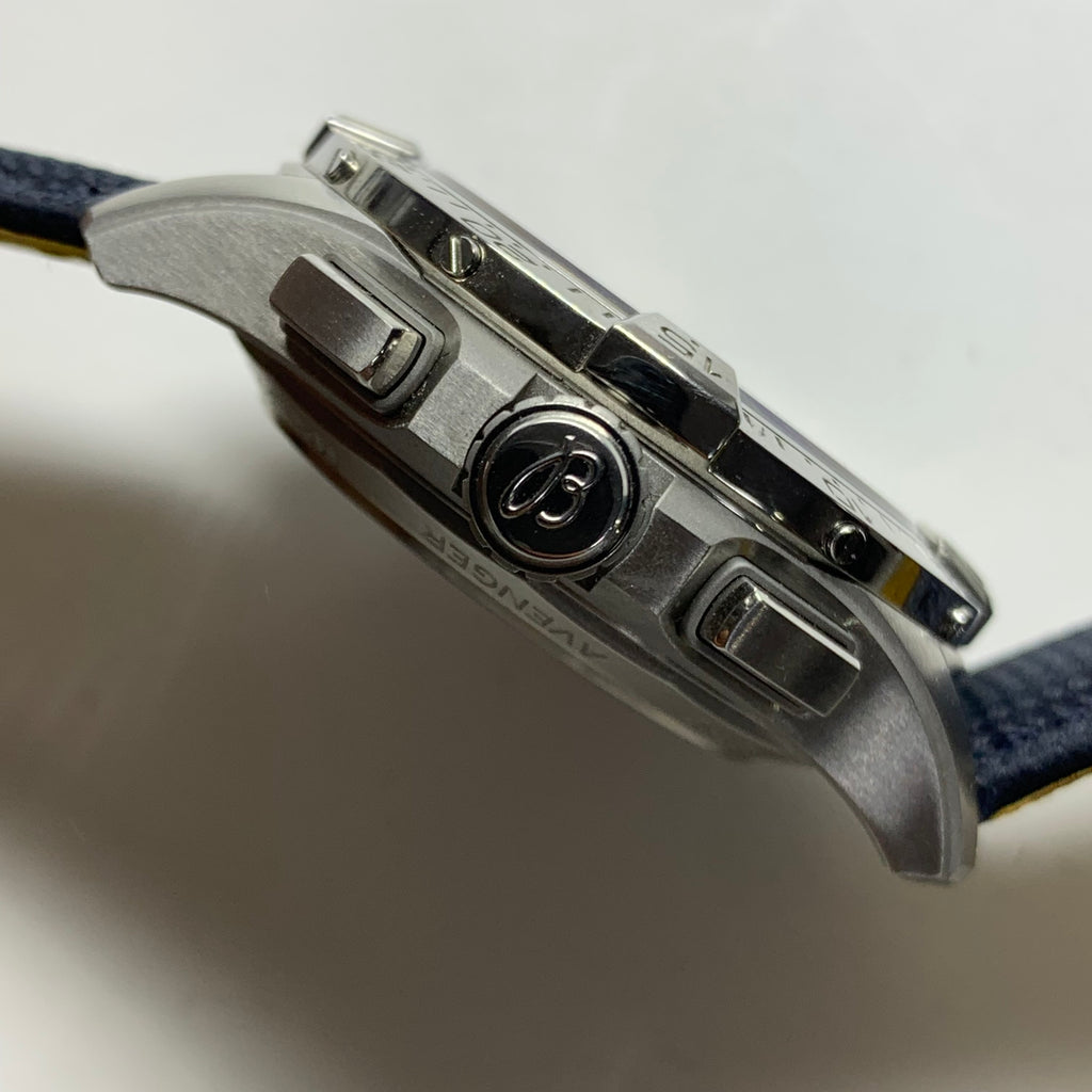 Breitling Avenger B01 Chronograph 42 42 AB0146101C1X1