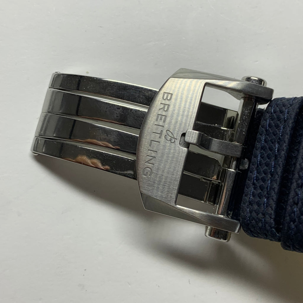 Breitling Avenger B01 Chronograph 42 42 AB0146101C1X1