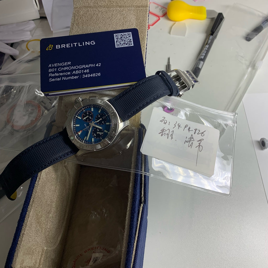 Breitling Avenger B01 Chronograph 42 42 AB0146101C1X1