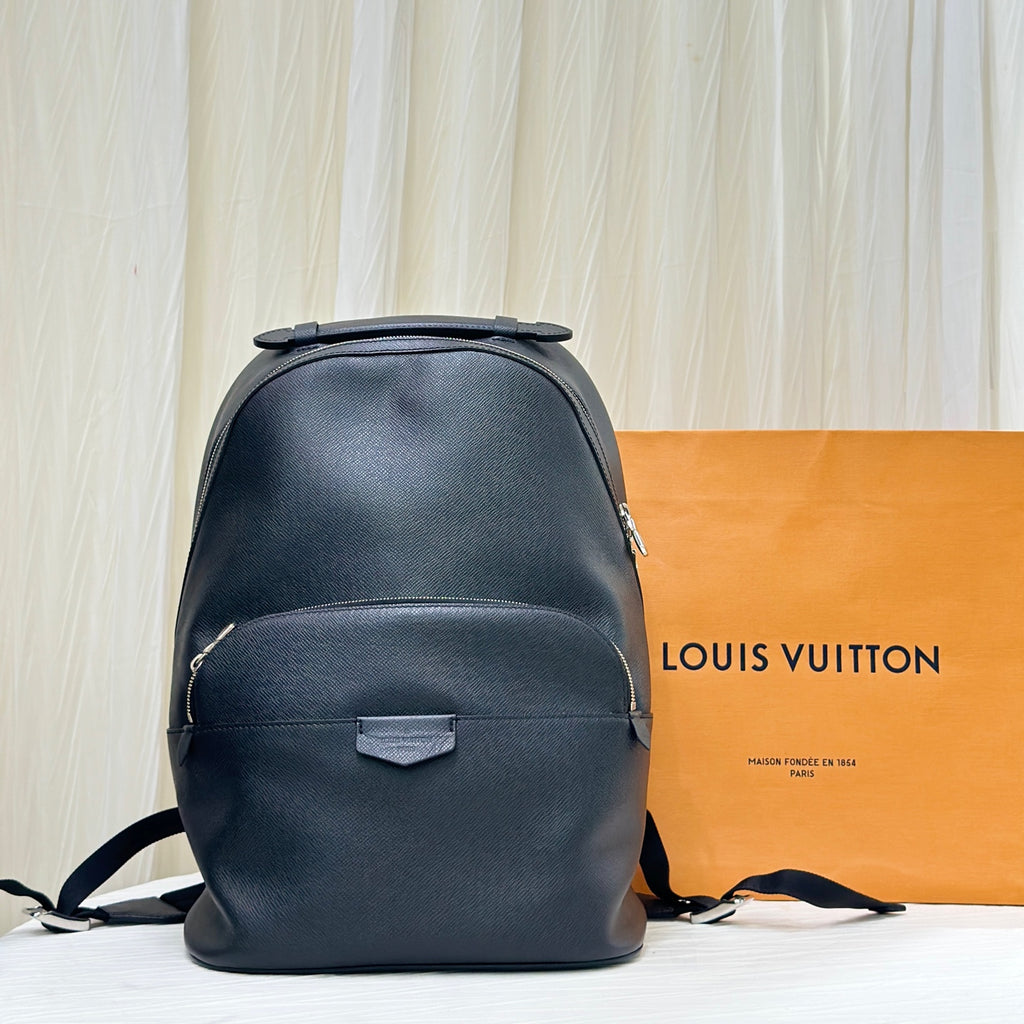 Louis Vuitton Black Backpack 29.0x 42.5x 18.0 cm M30147