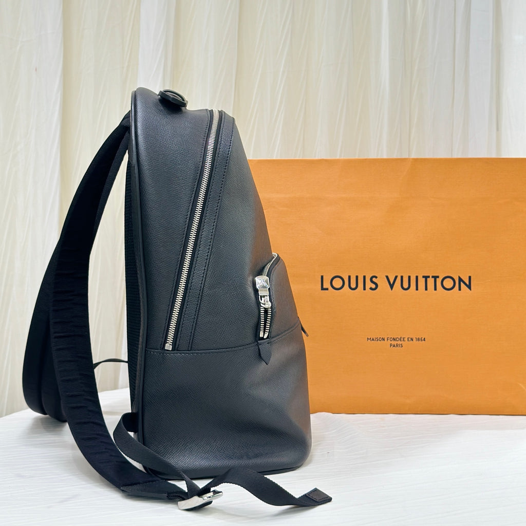 Louis Vuitton Black Backpack 29.0x 42.5x 18.0 cm M30147