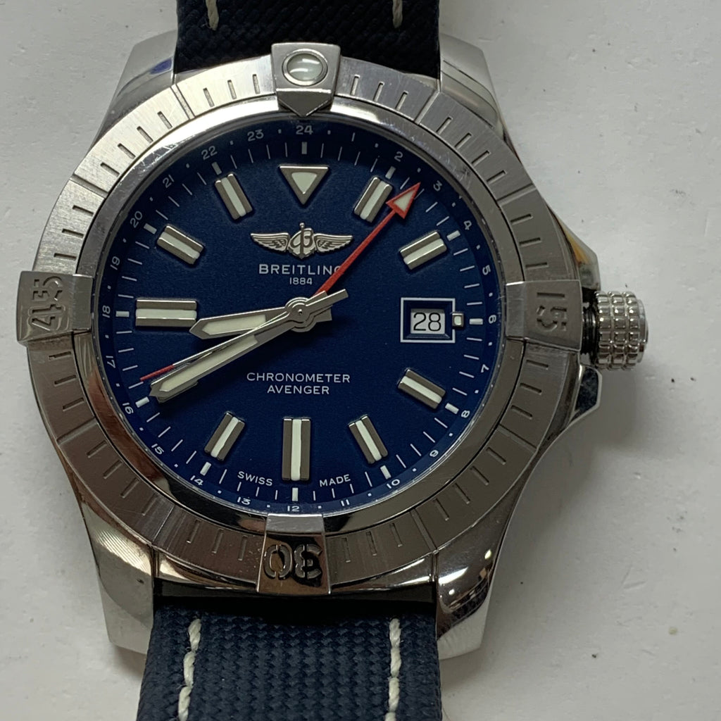 Breitling Avenger 45 millimeters A32395101C1X1