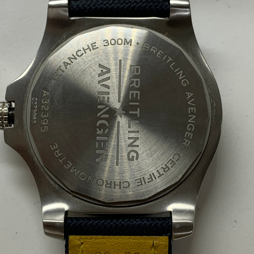 Breitling Avenger 45 millimeters A32395101C1X1