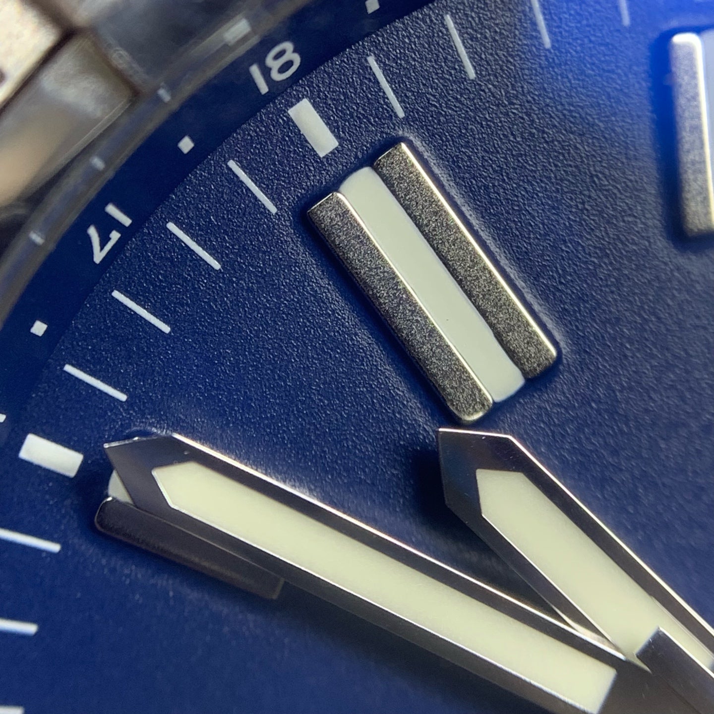 Breitling Avenger 45 millimeters A32395101C1X1
