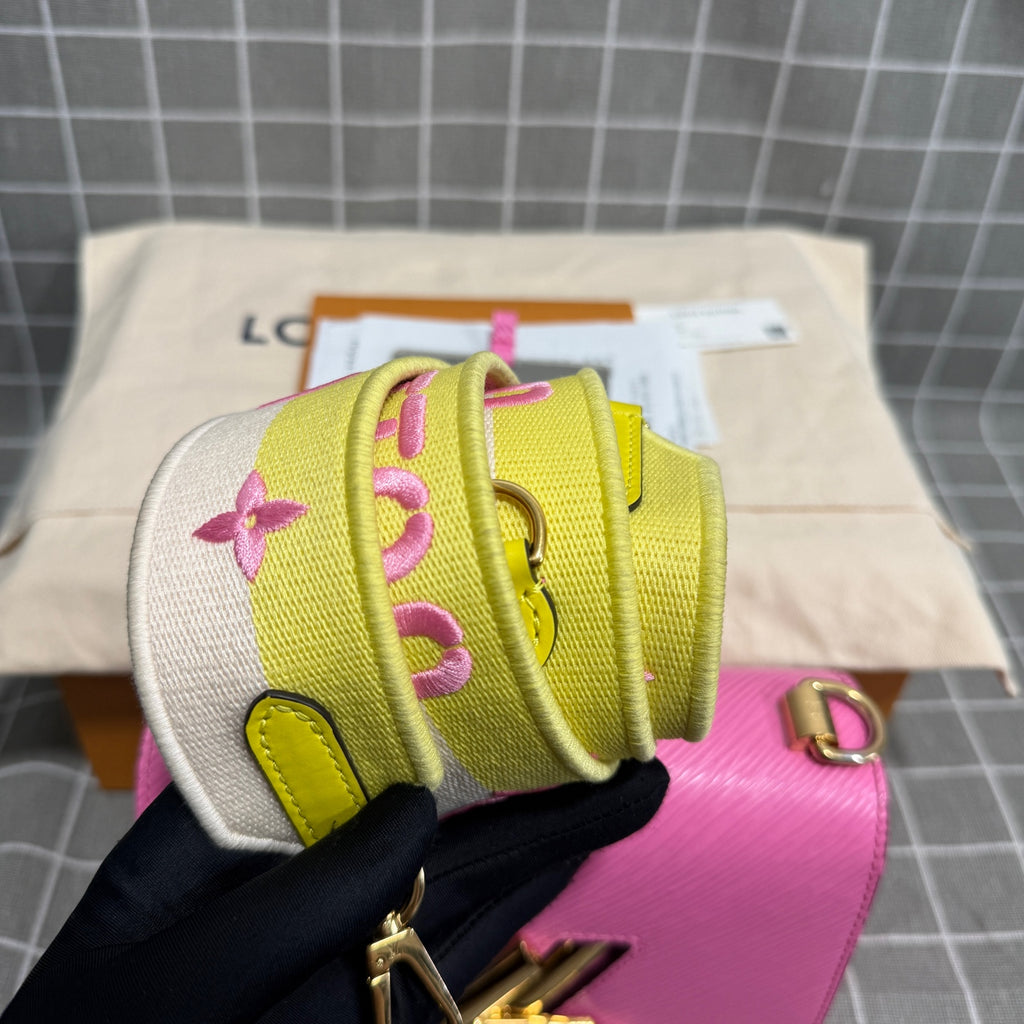 Louis Vuitton Twist Leather M20693