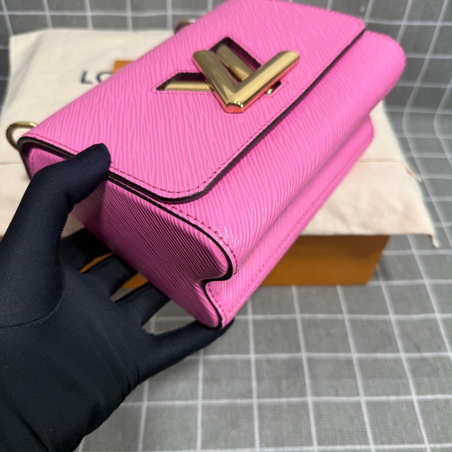 Louis Vuitton Twist Leather M20693