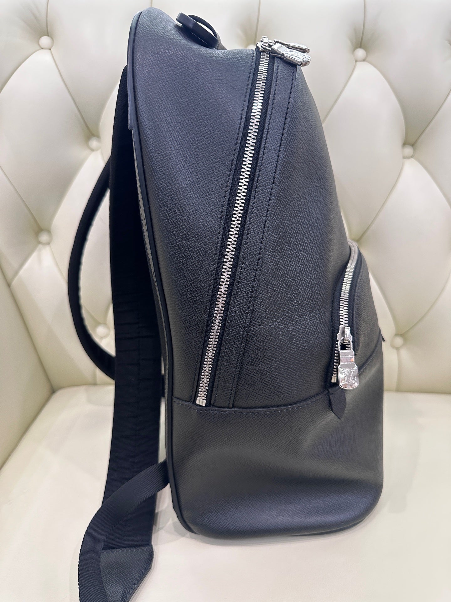 Louis Vuitton Black Backpack 29.0x 42.5x 18.0 cm M30147
