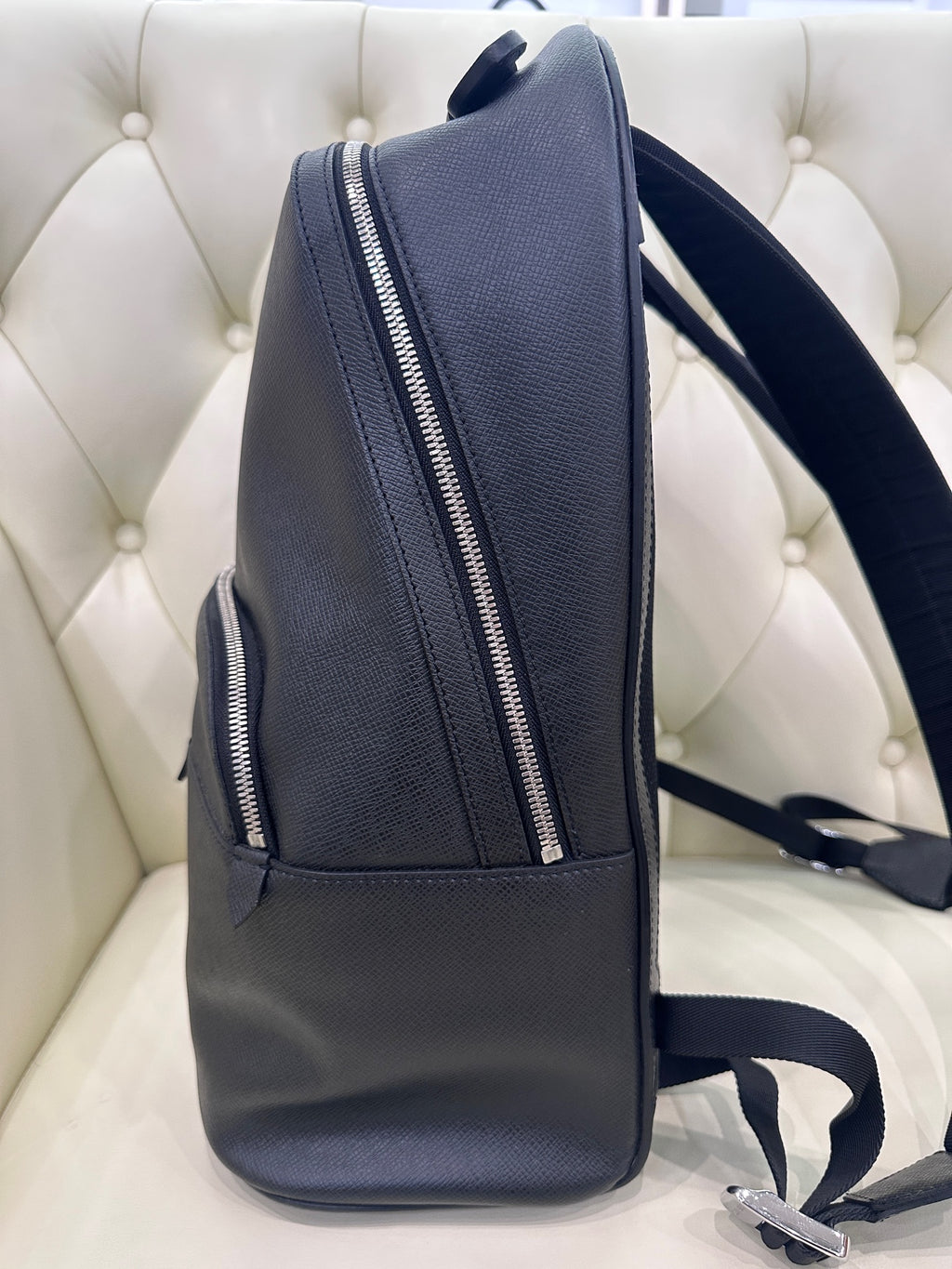 Louis Vuitton Black Backpack 29.0x 42.5x 18.0 cm M30147