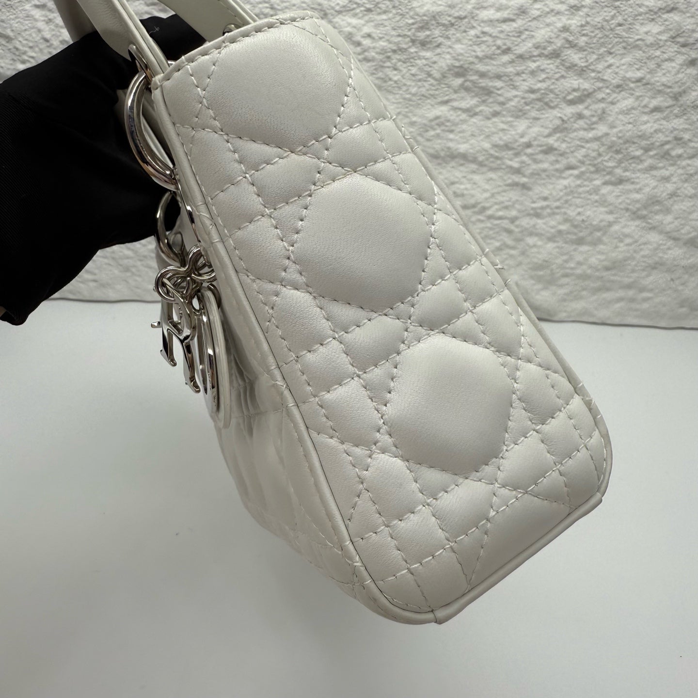 Dior White 17 x 15 x 7 centimeters M0505PCAL-M010