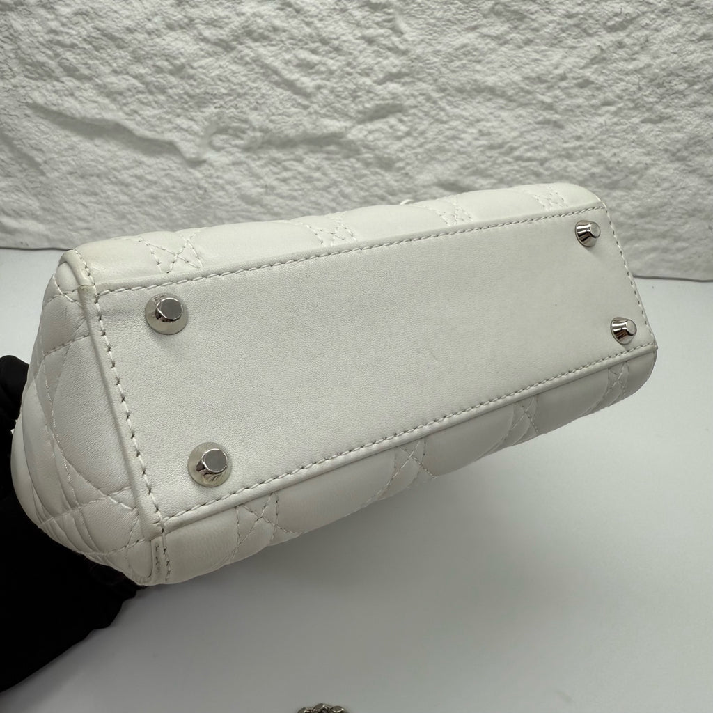 Dior White 17 x 15 x 7 centimeters M0505PCAL-M010