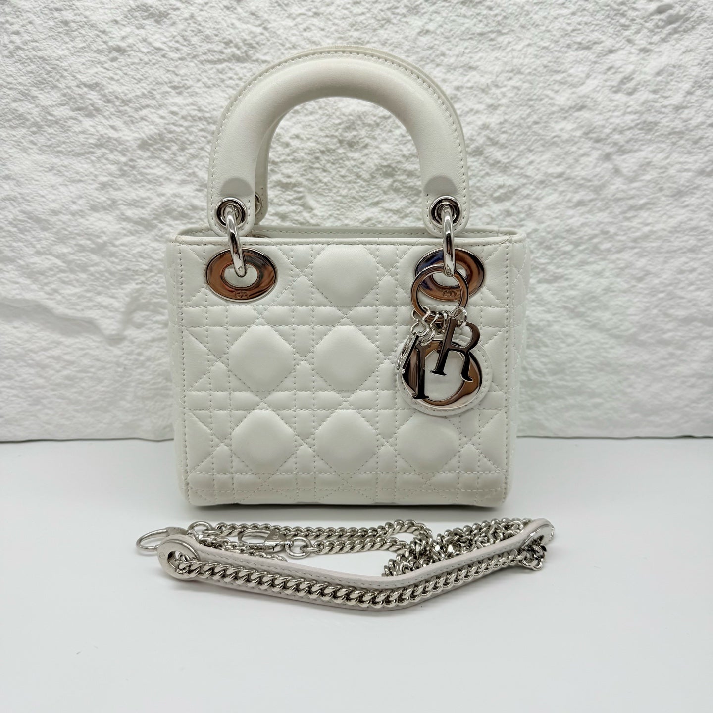 Dior White 17 x 15 x 7 centimeters M0505PCAL-M010